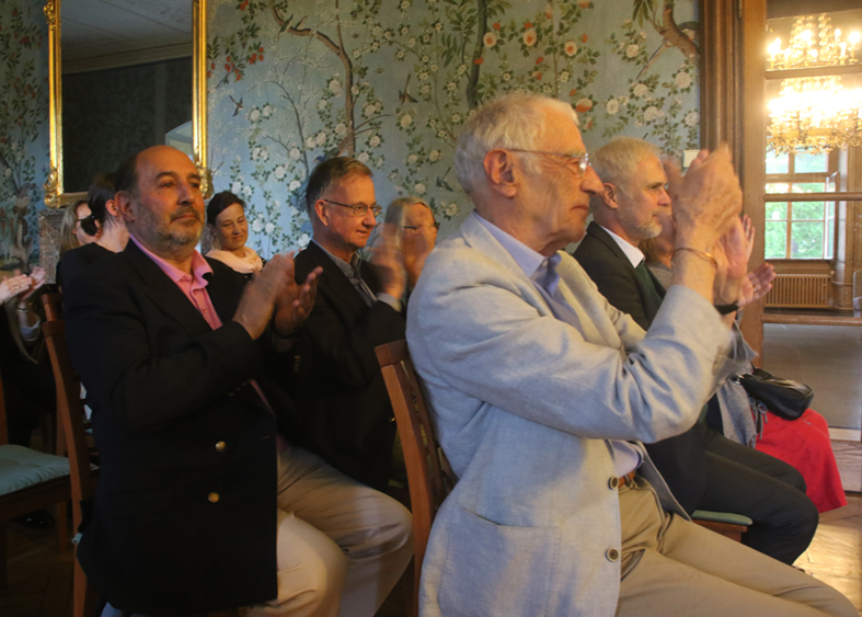 CervenyDvurAudience Small cDChick